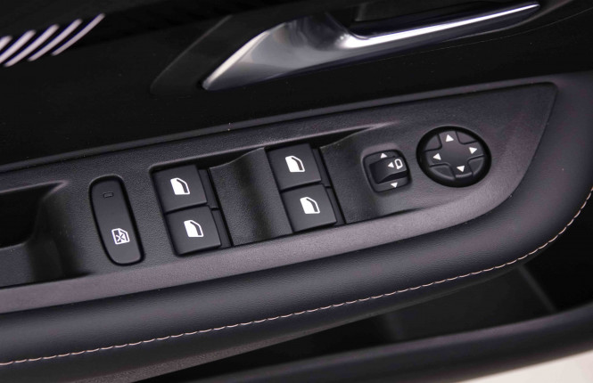 PEUGEOT_PEUGEOT_208_2548515_18.jpg