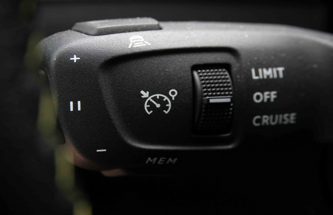 PEUGEOT_PEUGEOT_208_2548827_18.jpg