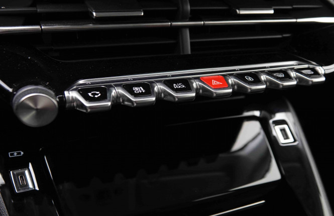 PEUGEOT_PEUGEOT_208_2549731_14.jpg