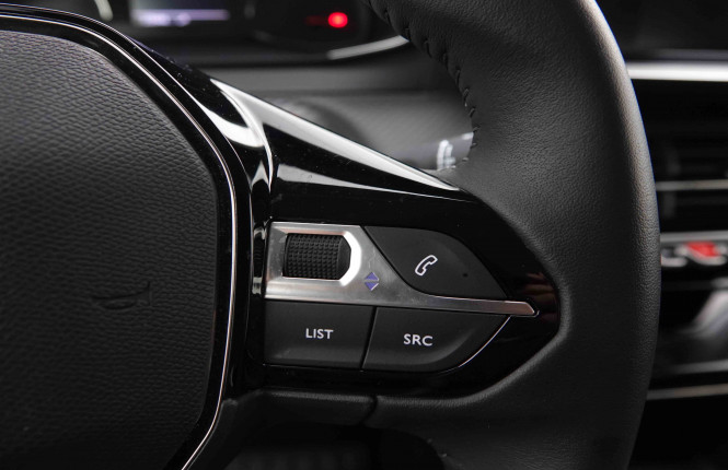 PEUGEOT_PEUGEOT_208_2549731_19.jpg