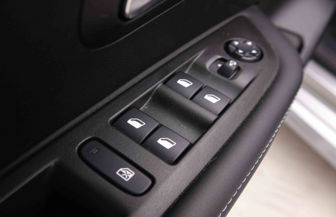 PEUGEOT_PEUGEOT_208_2549733_20.jpg
