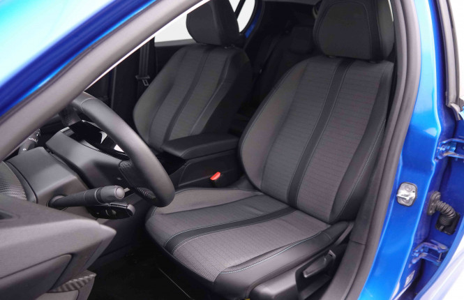 PEUGEOT_PEUGEOT_208_2549734_6.jpg