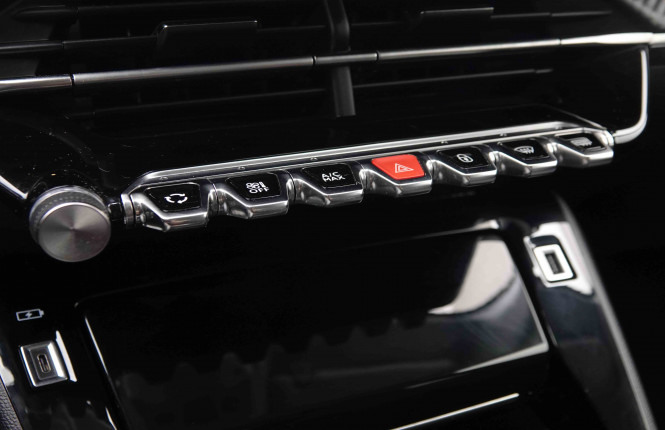 PEUGEOT_PEUGEOT_208_2549735_14.jpg