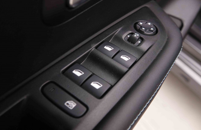 PEUGEOT_PEUGEOT_208_2549737_20.jpg