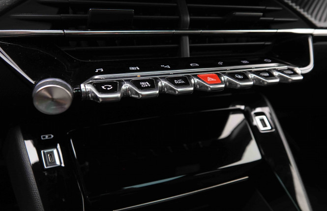 PEUGEOT_PEUGEOT_208_2550140_15.jpg