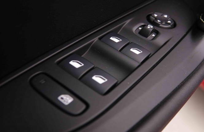 PEUGEOT_PEUGEOT_208_2550140_22.jpg