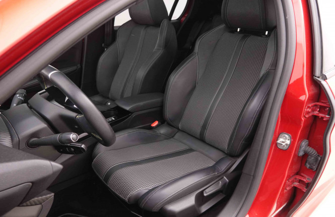 PEUGEOT_PEUGEOT_208_2550140_6.jpg