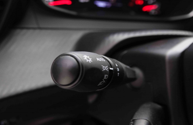 PEUGEOT_PEUGEOT_208_2550348_16.jpg PEUGEOT_PEUGEOT_208_2550348_16.jpg