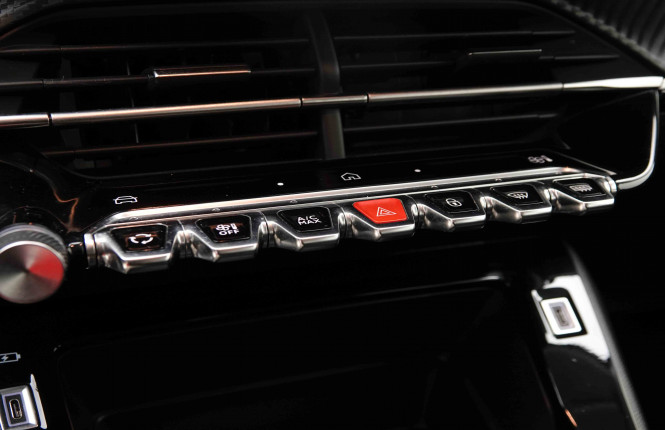 PEUGEOT_PEUGEOT_208_2550350_13.jpg