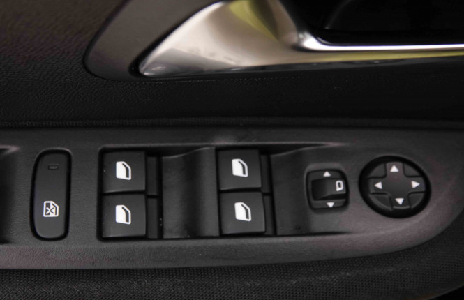 PEUGEOT_PEUGEOT_208_2550350_20.jpg