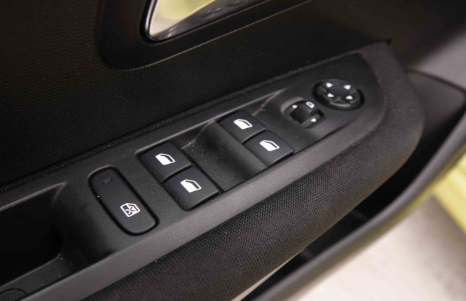 PEUGEOT_PEUGEOT_208_2550354_20.jpg PEUGEOT_PEUGEOT_208_2550354_20.jpg