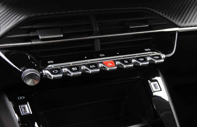 PEUGEOT_PEUGEOT_208_2550356_13.jpg PEUGEOT_PEUGEOT_208_2550356_13.jpg