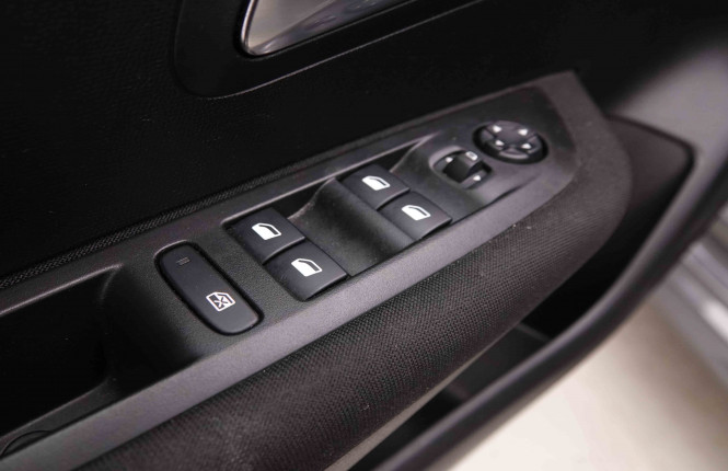 PEUGEOT_PEUGEOT_208_2550358_20.jpg PEUGEOT_PEUGEOT_208_2550358_20.jpg