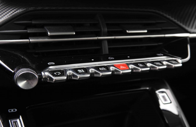PEUGEOT_PEUGEOT_208_2550359_12.jpg PEUGEOT_PEUGEOT_208_2550359_12.jpg
