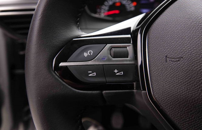 PEUGEOT_PEUGEOT_208_2550359_16.jpg PEUGEOT_PEUGEOT_208_2550359_16.jpg
