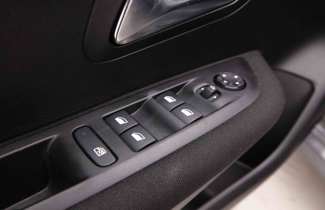 PEUGEOT_PEUGEOT_208_2550359_18.jpg PEUGEOT_PEUGEOT_208_2550359_18.jpg