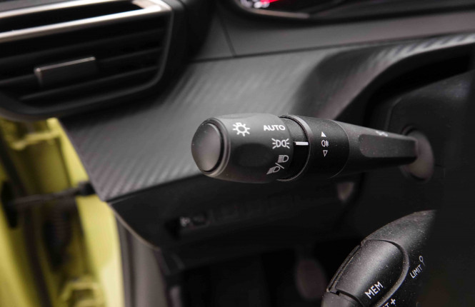 PEUGEOT_PEUGEOT_208_2550367_14.jpg PEUGEOT_PEUGEOT_208_2550367_14.jpg