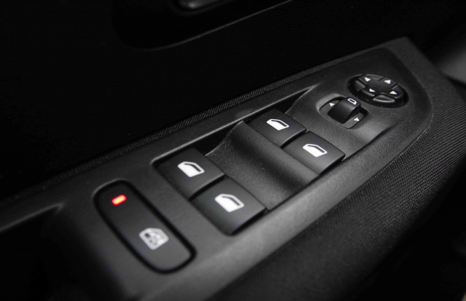 PEUGEOT_PEUGEOT_208_2550367_19.jpg PEUGEOT_PEUGEOT_208_2550367_19.jpg