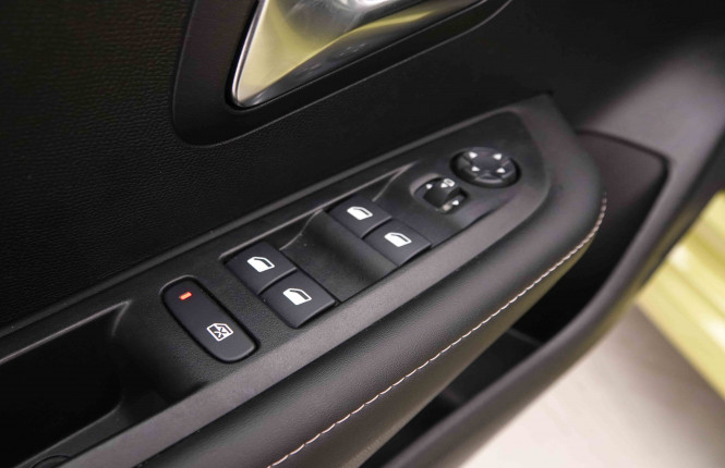 PEUGEOT_PEUGEOT_208_2550379_20.jpg