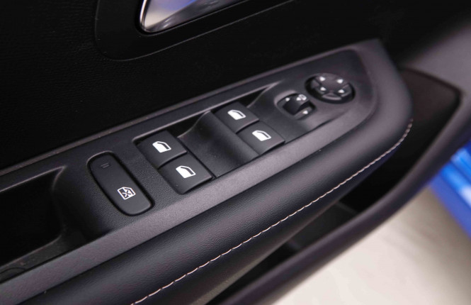 PEUGEOT_PEUGEOT_208_2550382_18.jpg