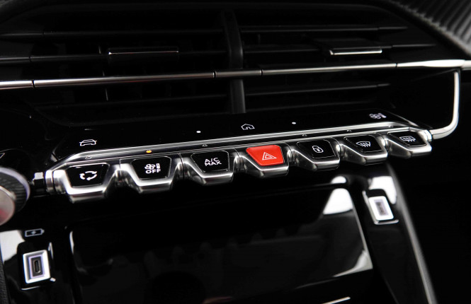 PEUGEOT_PEUGEOT_208_2550385_13.jpg