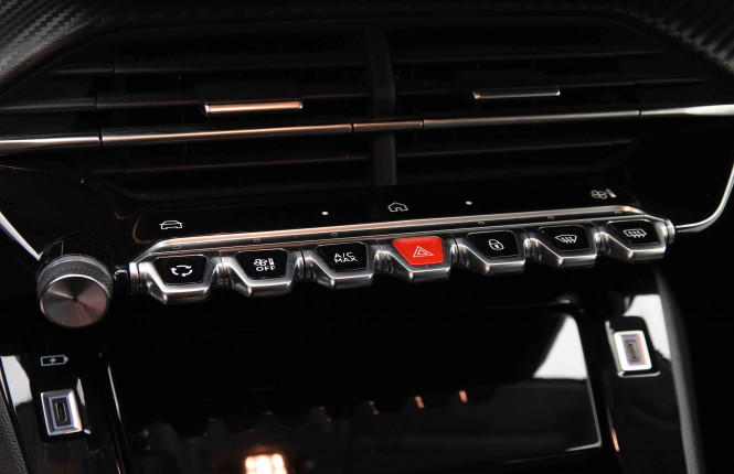 PEUGEOT_PEUGEOT_208_2550386_13.jpg