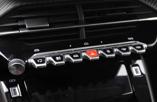 PEUGEOT_PEUGEOT_208_2550387_14.jpg