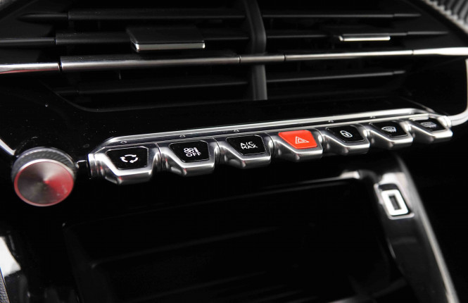 PEUGEOT_PEUGEOT_208_2550721_12.jpg