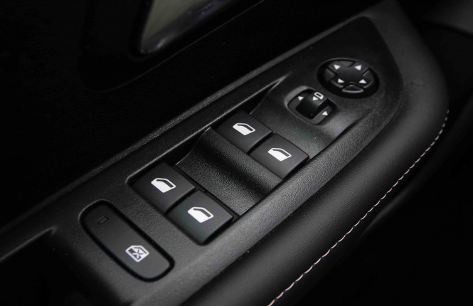 PEUGEOT_PEUGEOT_208_2550965_19.jpg