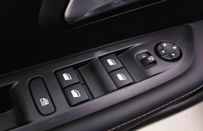 PEUGEOT_PEUGEOT_208_2551444_17.jpg PEUGEOT_PEUGEOT_208_2551444_17.jpg