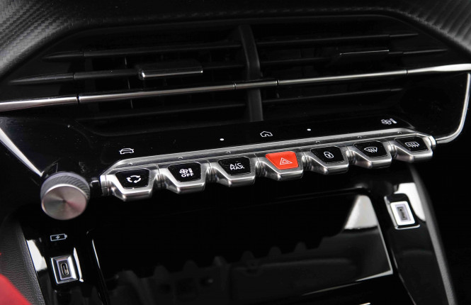 PEUGEOT_PEUGEOT_208_2551445_13.jpg PEUGEOT_PEUGEOT_208_2551445_13.jpg