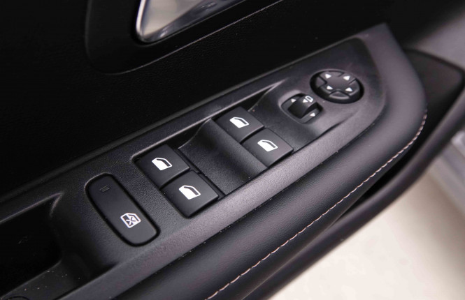 PEUGEOT_PEUGEOT_208_2551445_19.jpg PEUGEOT_PEUGEOT_208_2551445_19.jpg