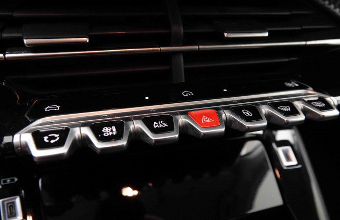 PEUGEOT_PEUGEOT_208_2551448_13.jpg