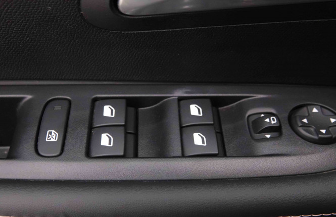 PEUGEOT_PEUGEOT_208_2551448_18.jpg