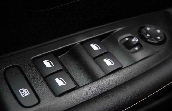 PEUGEOT_PEUGEOT_208_2551849_21.jpg PEUGEOT_PEUGEOT_208_2551849_21.jpg