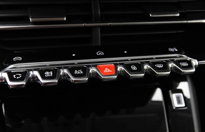 PEUGEOT_PEUGEOT_208_2652088_13.jpg