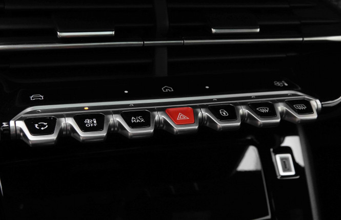 PEUGEOT_PEUGEOT_208_2652131_14.jpg