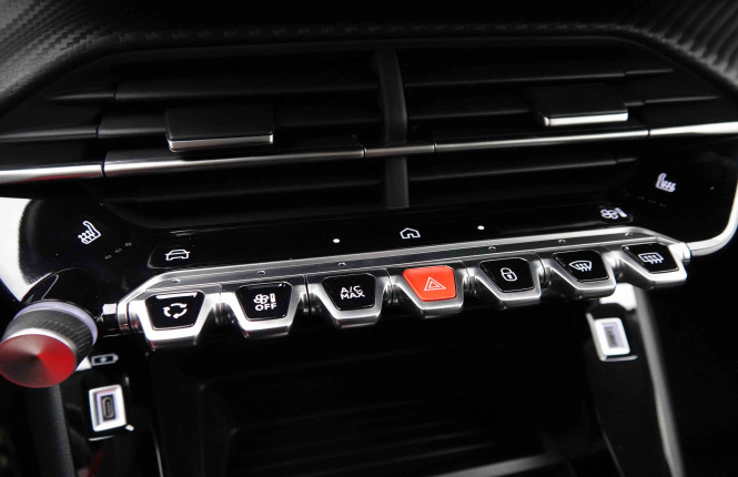 PEUGEOT_PEUGEOT_208_2652500_13.jpg