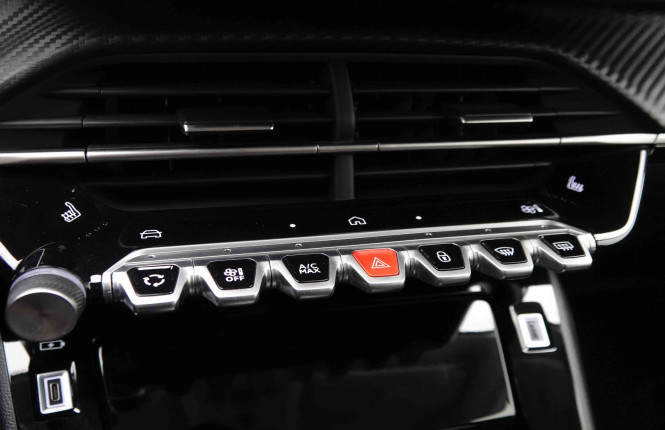 PEUGEOT_PEUGEOT_208_2652504_13.jpg