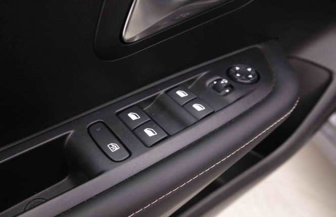 PEUGEOT_PEUGEOT_208_2652594_43.jpg