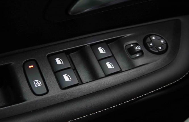 PEUGEOT_PEUGEOT_208_2652595_21.jpg