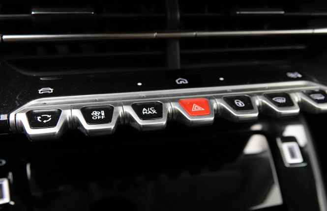 PEUGEOT_PEUGEOT_208_2652610_78.jpg