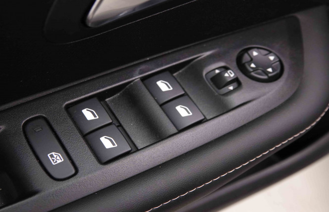PEUGEOT_PEUGEOT_208_2652615_19.jpg