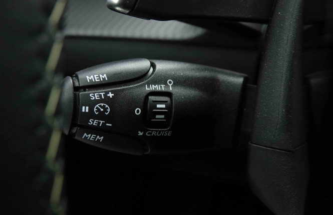 PEUGEOT_PEUGEOT_208_2652671_17.jpg