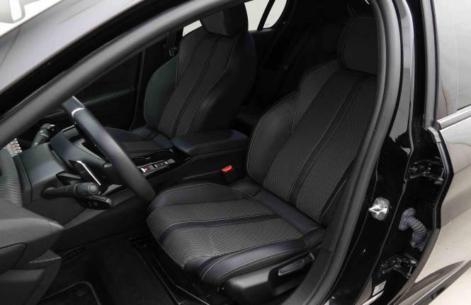 PEUGEOT_PEUGEOT_208_2652671_6.jpg