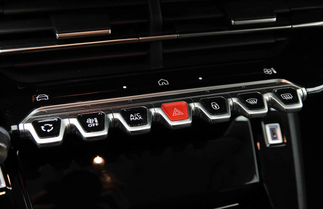 PEUGEOT_PEUGEOT_208_2653118_13.jpg