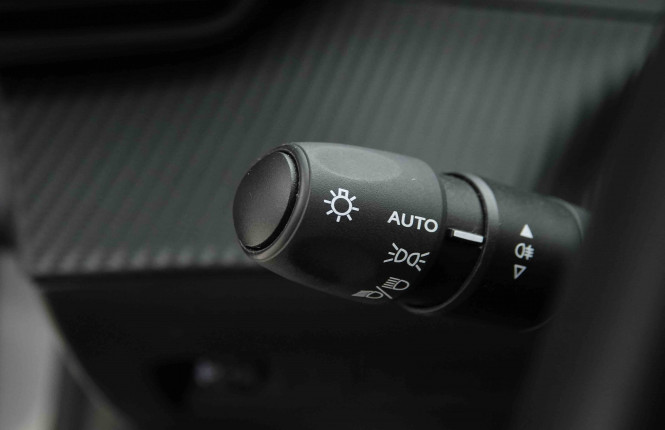 PEUGEOT_PEUGEOT_208_2653118_15.jpg