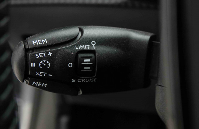 PEUGEOT_PEUGEOT_208_2653118_17.jpg