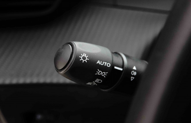 PEUGEOT_PEUGEOT_208_2653120_44.jpg