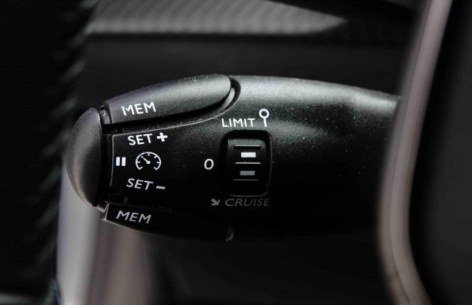 PEUGEOT_PEUGEOT_208_2653120_46.jpg